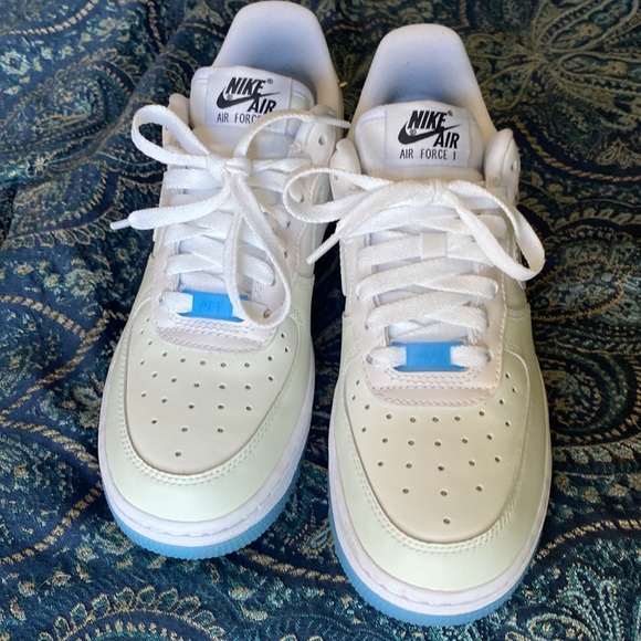 New Nike Air Force 1 ‘07 Lx Uv color changing. Sz.7 - Picture 10 of 12